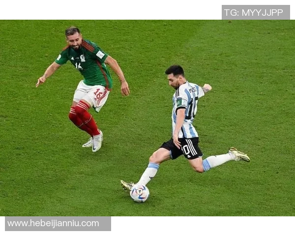 足球明星风采大揭秘精彩瞬间与个人成就全方位介绍与图片展示